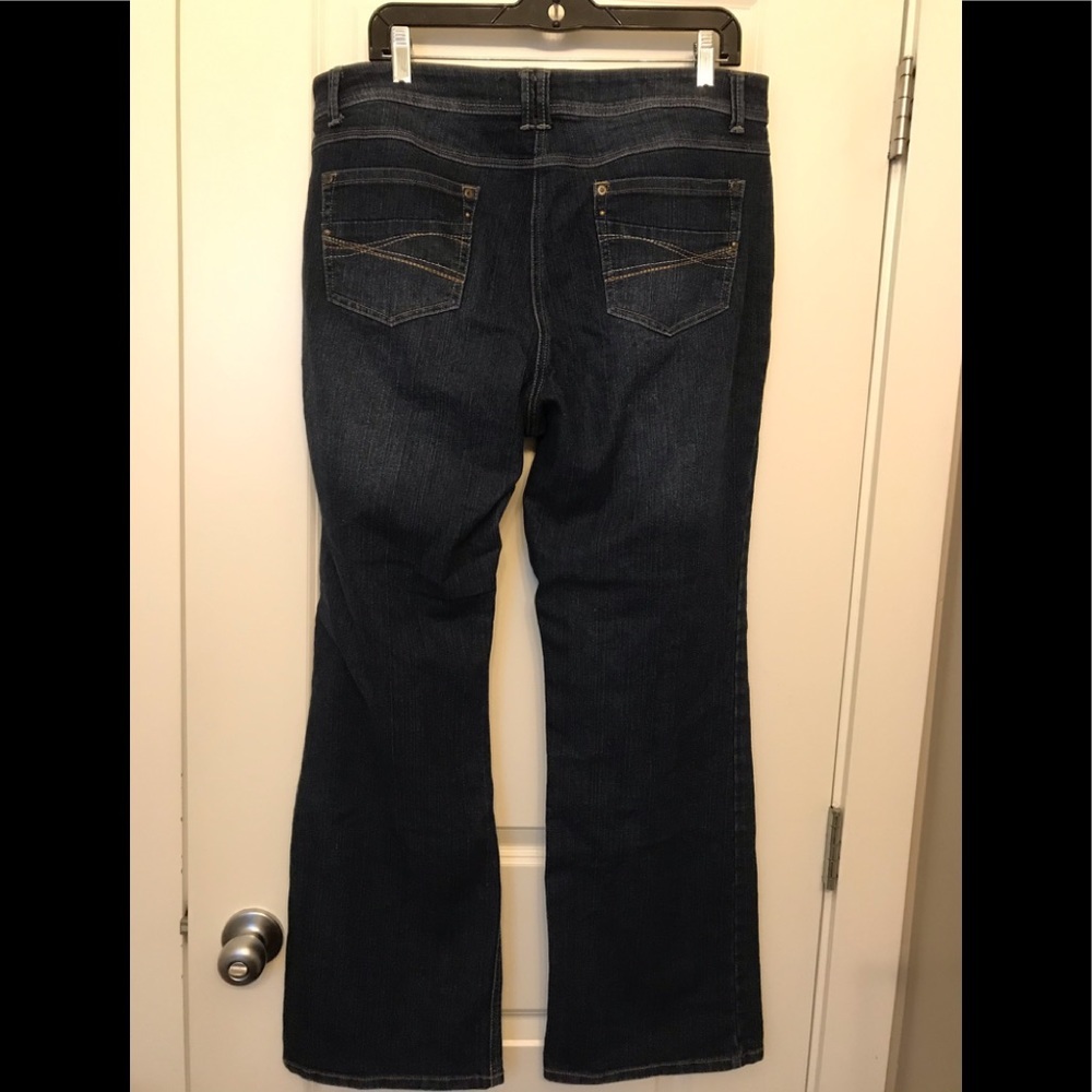 Contrast Jeans - Picture 2 of 5